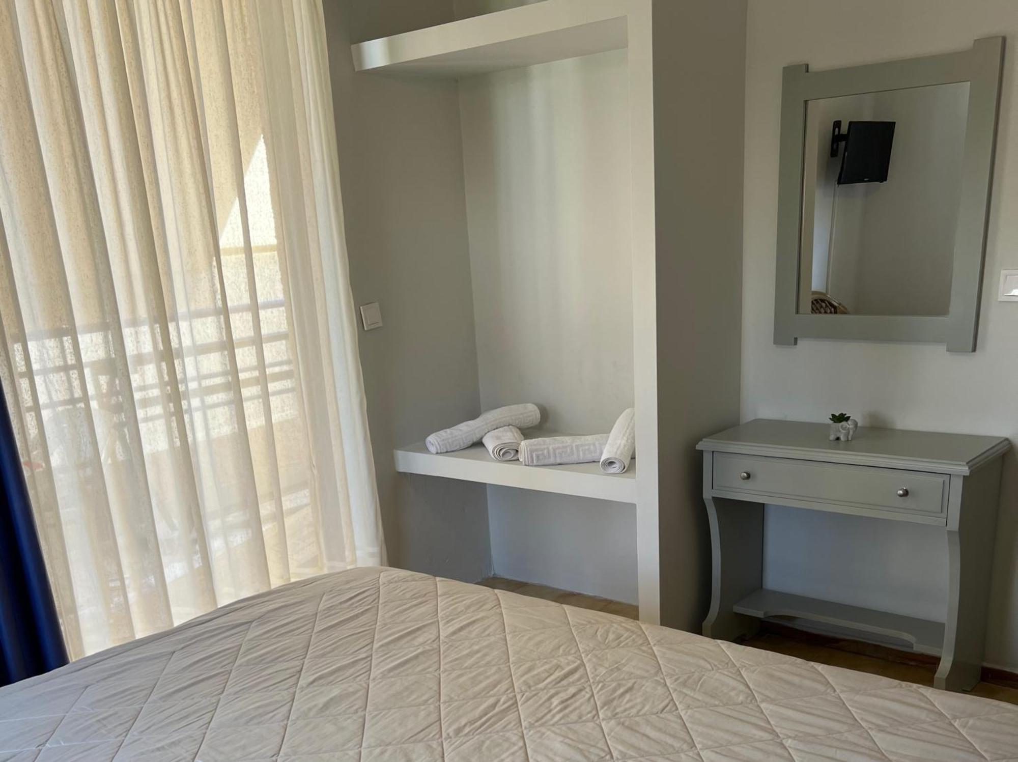 Konstantinos Apartments 托隆 外观 照片