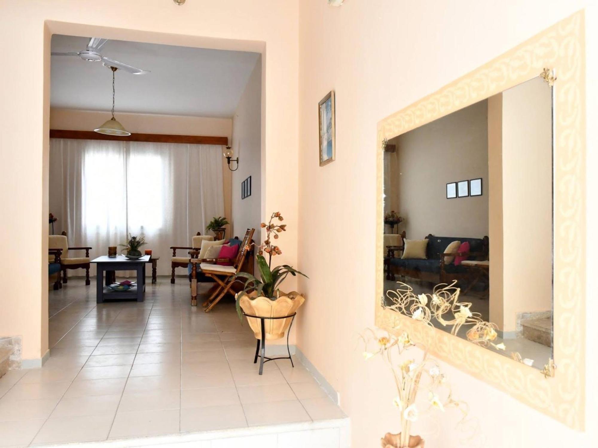 Konstantinos Apartments 托隆 外观 照片