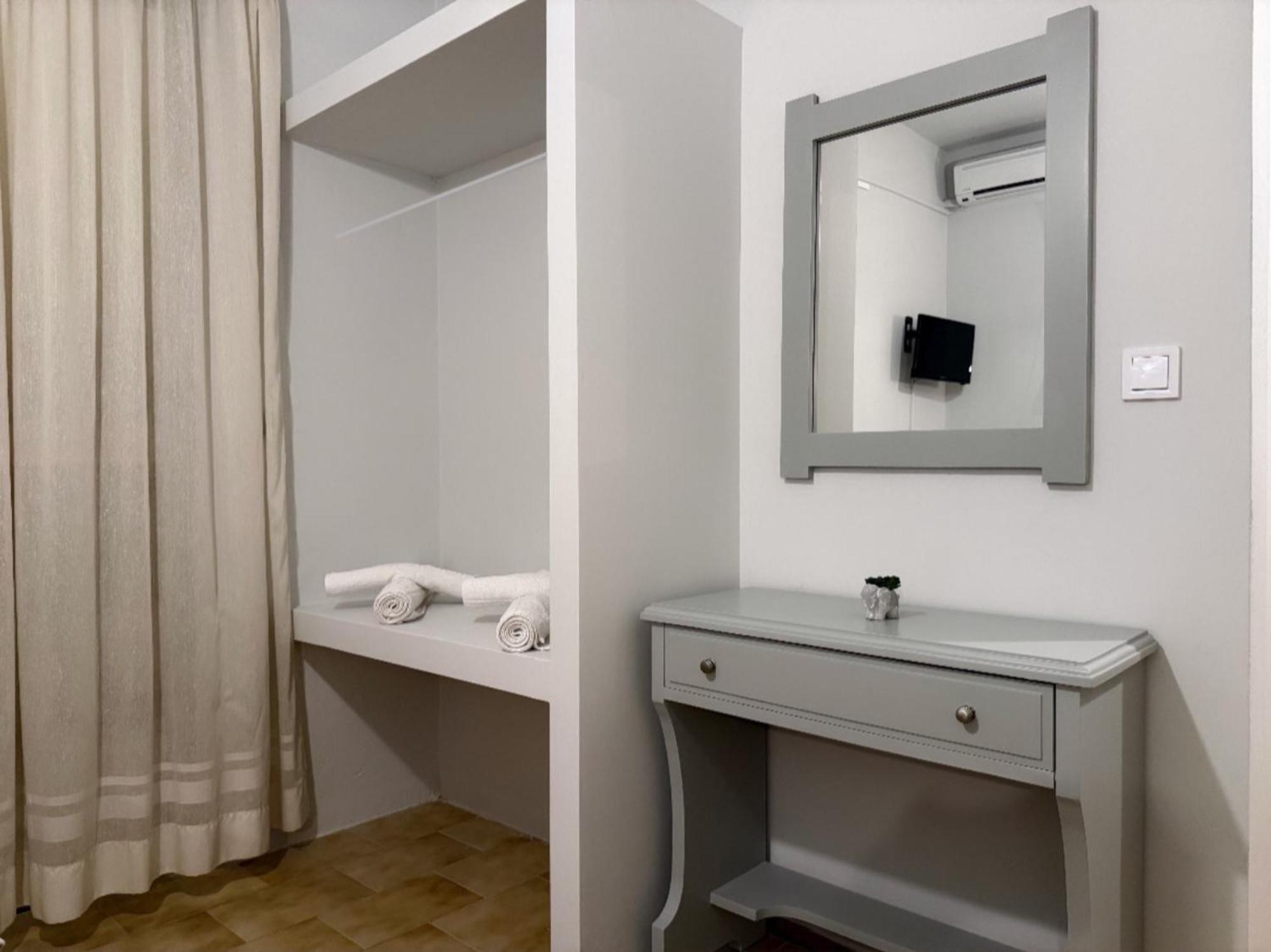 Konstantinos Apartments 托隆 外观 照片