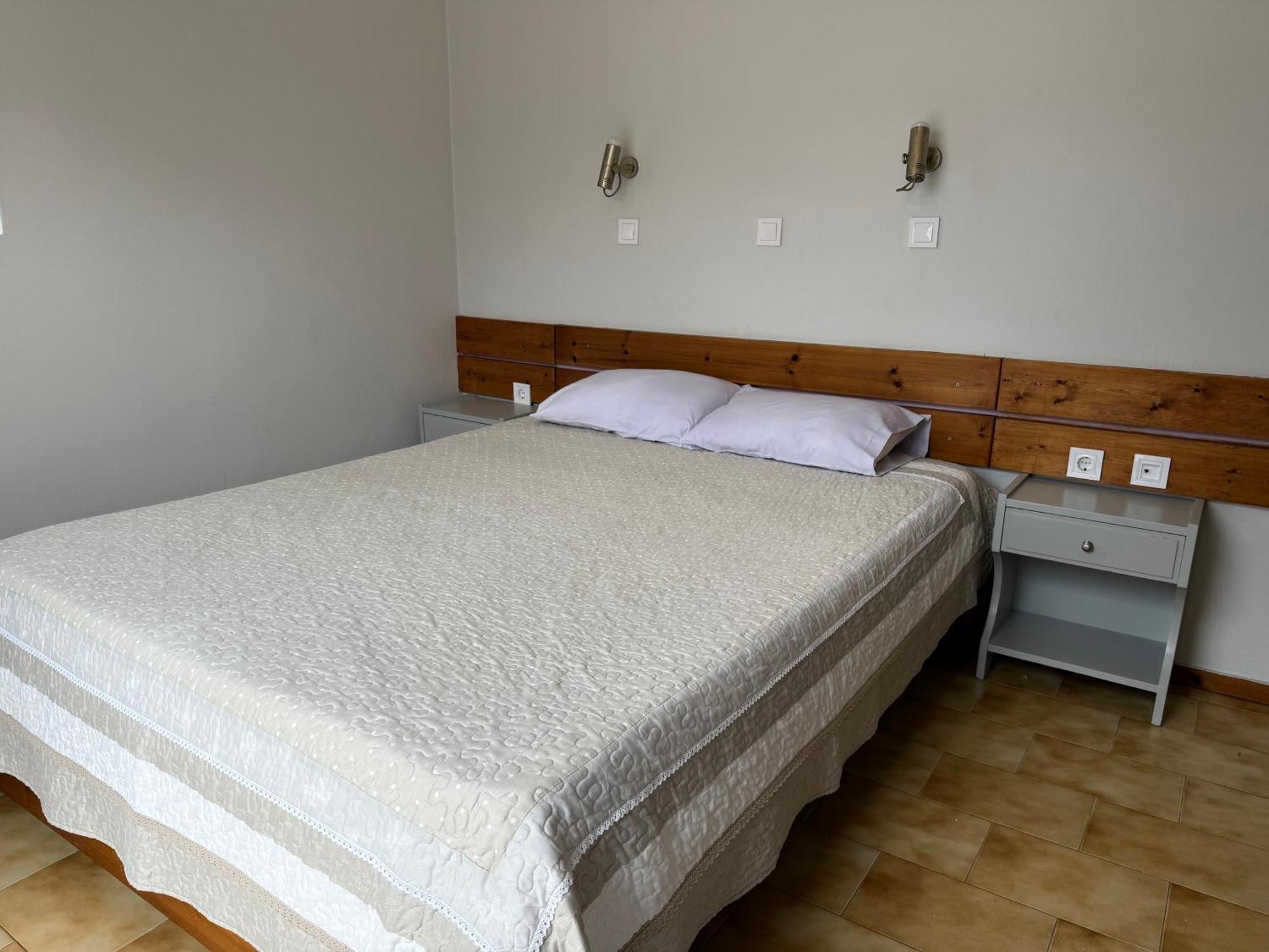 Konstantinos Apartments 托隆 外观 照片